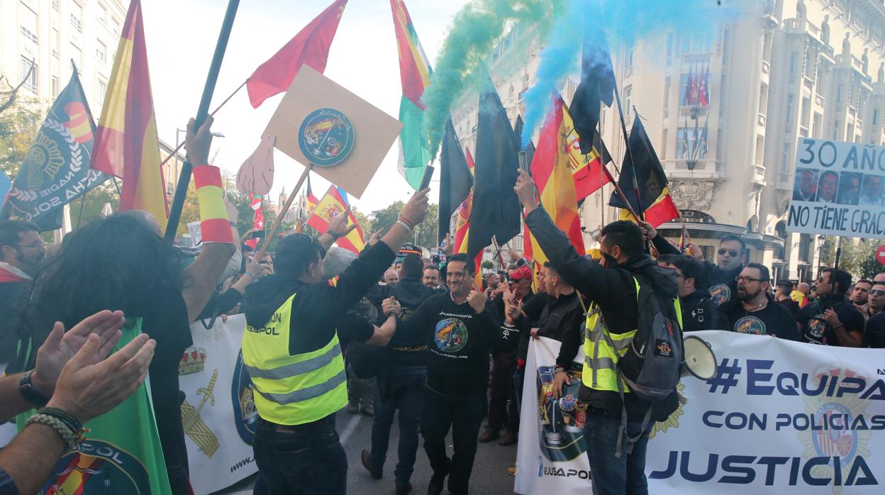 Concentración de policías y guardia civil por la equiparación salarial organizada por Jusapol
