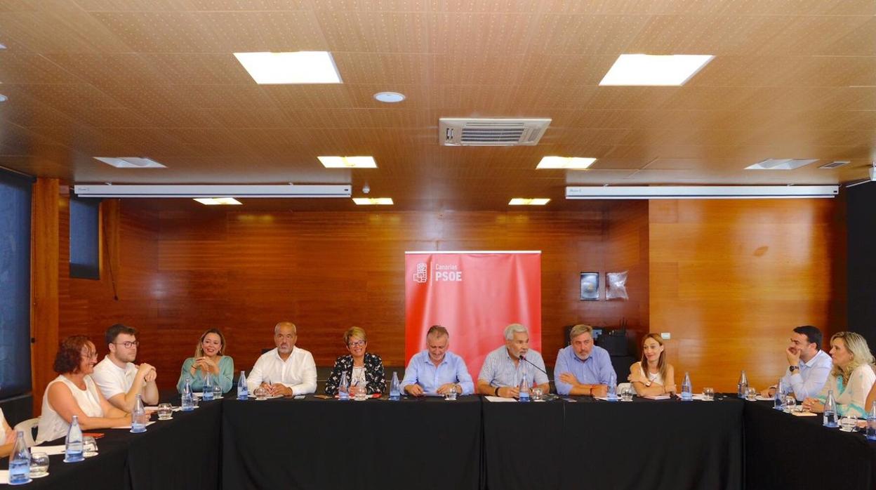 ASG y Nueva Canarias paralizan la agenda de Torres (PSOE)