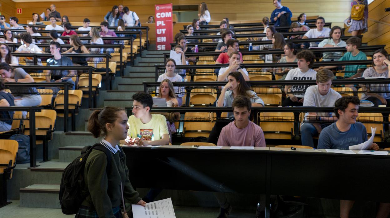 Estudiantes madrileños en el primer día de la EvAU