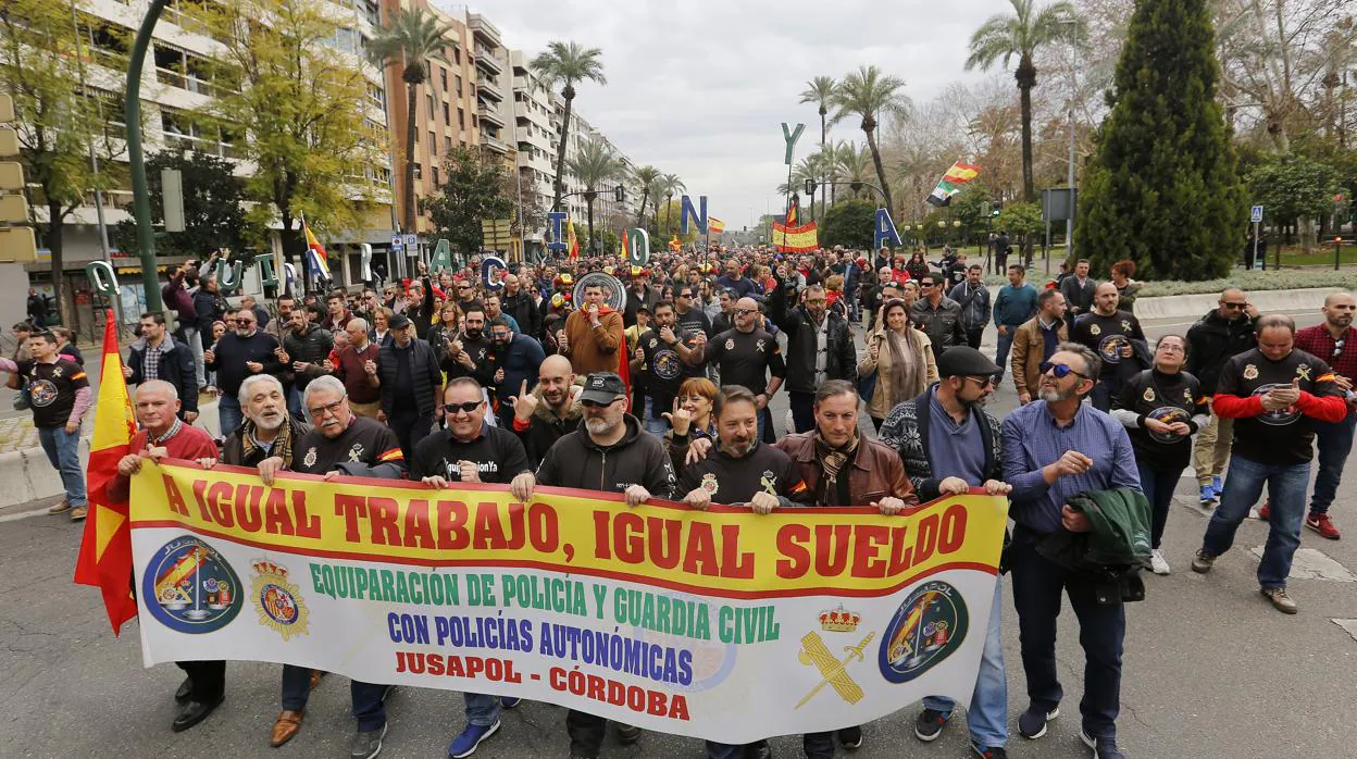Manifestación por la equiparación salarial de Jusapol en Córdoba