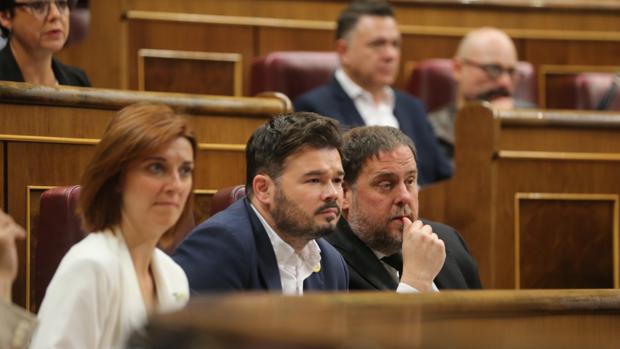 Las actas del Congreso no recogen que ocho diputados acataran la Constitución