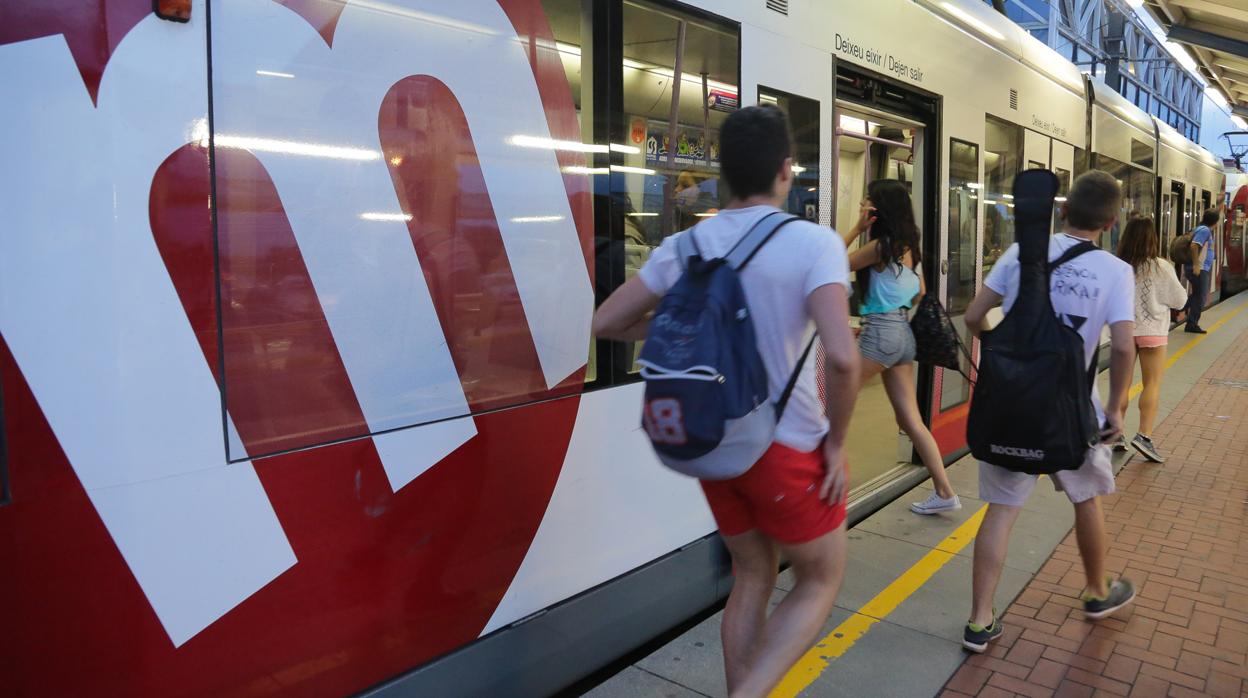 El metro de Valencia ofrecerá servicio de metro y tranvía durante toda la noche de San Juan