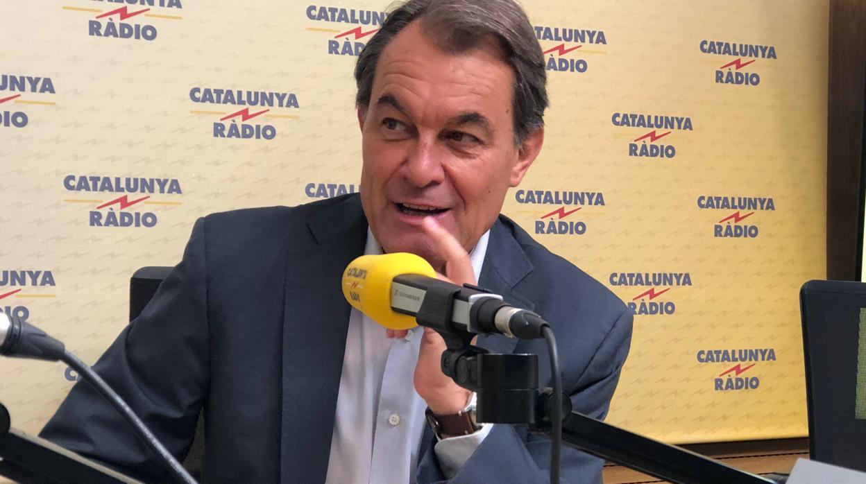 El expresidente Artur Mas, durante la entrevista en Catalunya Ràdio