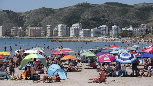 Detienen a cinco hombres por el asalto sexual a una mujer en una playa nudista en Cullera