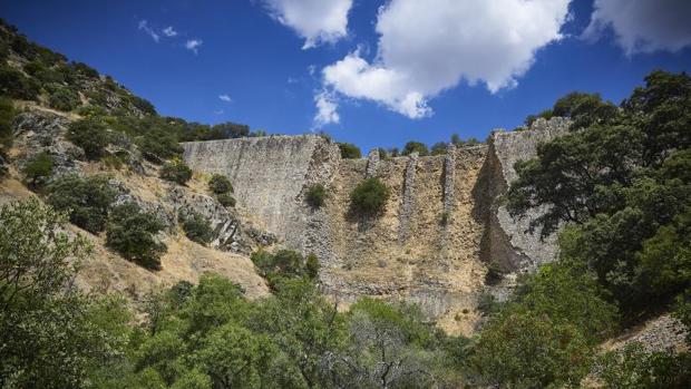 La Comunidad de Madrid protege la presa de El Gasco y los vestigios del canal del Guadarrama