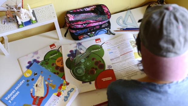 Educación adelanta a cada centro 15.000 euros para libros de texto