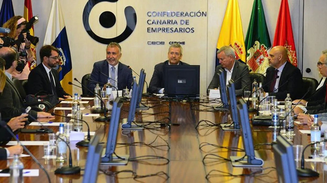 Las contradictorias teorías de la patronal en Canarias contra la «agenda Torres» (PSOE)