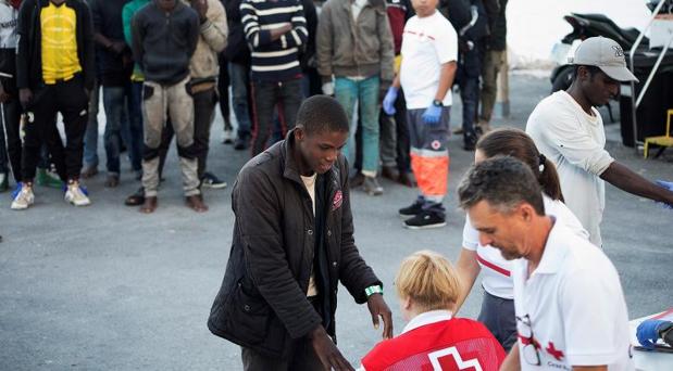 Salvamento rescata a 300 inmigrantes en apenas tres días en el Estrecho y el mar de Alborán