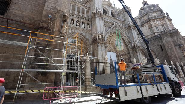 Comienza a colocarse el andamio de la catedral