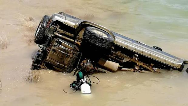 Hallan en un pantano de Zaragoza el cadáver de un británico dentro de su coche