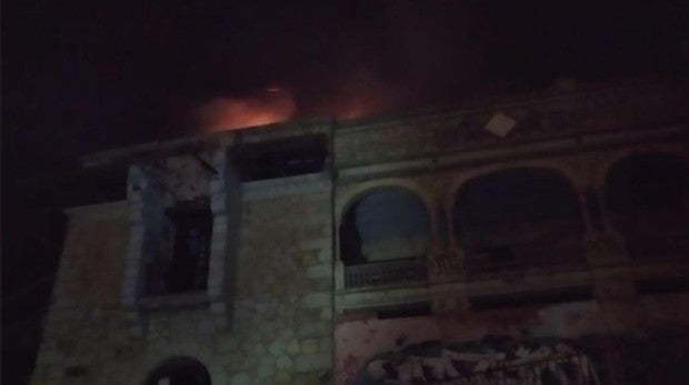 El Palacio del Canto del Pico sufre un nuevo incendio que afecta a su cubierta