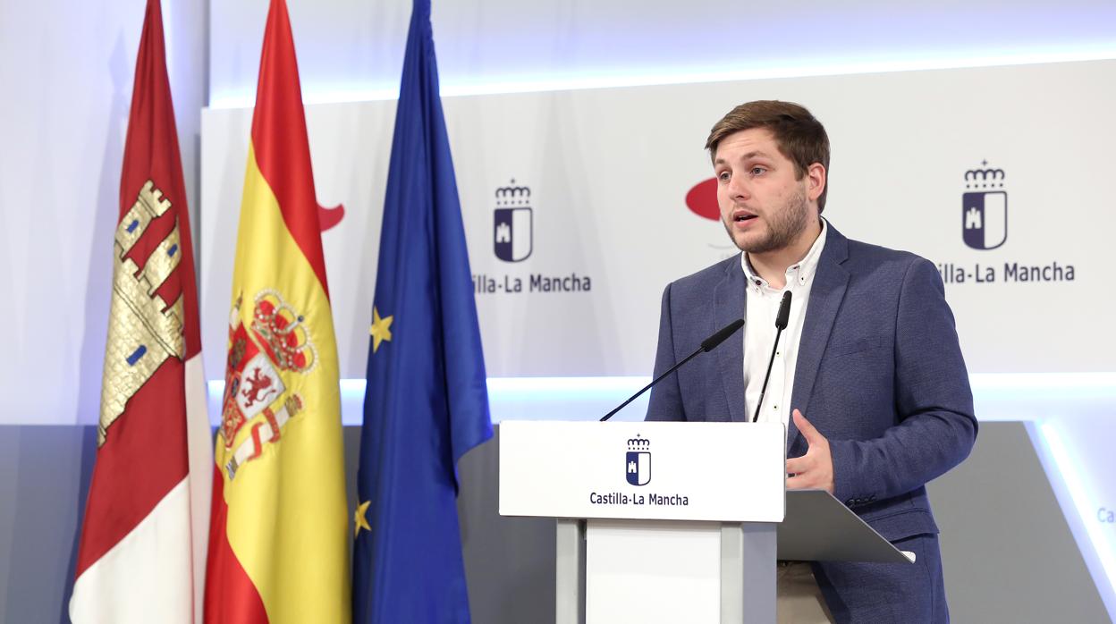 El portavoz del Gobierno de Castilla-La Mancha, Nacho Hernando, durante su rueda de prensa