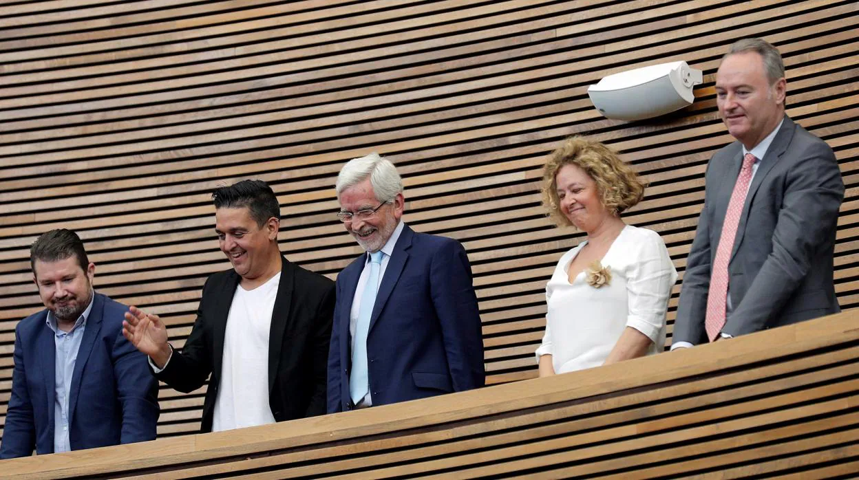 Los cinco senadores territoriales valencianos, este miércoles en las Cortes