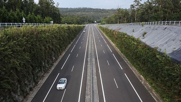 Choca con otro vehículo por circular en sentido contrario por la autovía