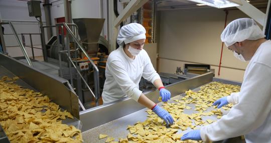 Interior de la fábrica de Ibersnacks, con 400 empleos