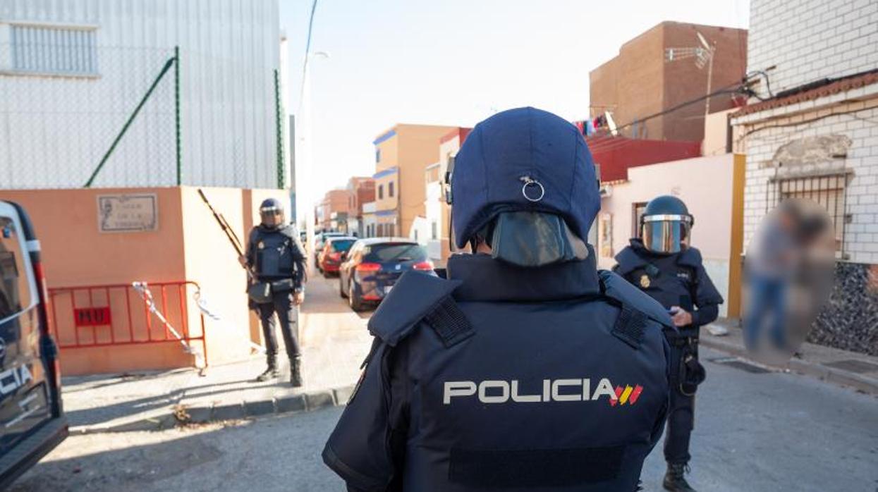 Agentes de policía intervienen en Cádiz