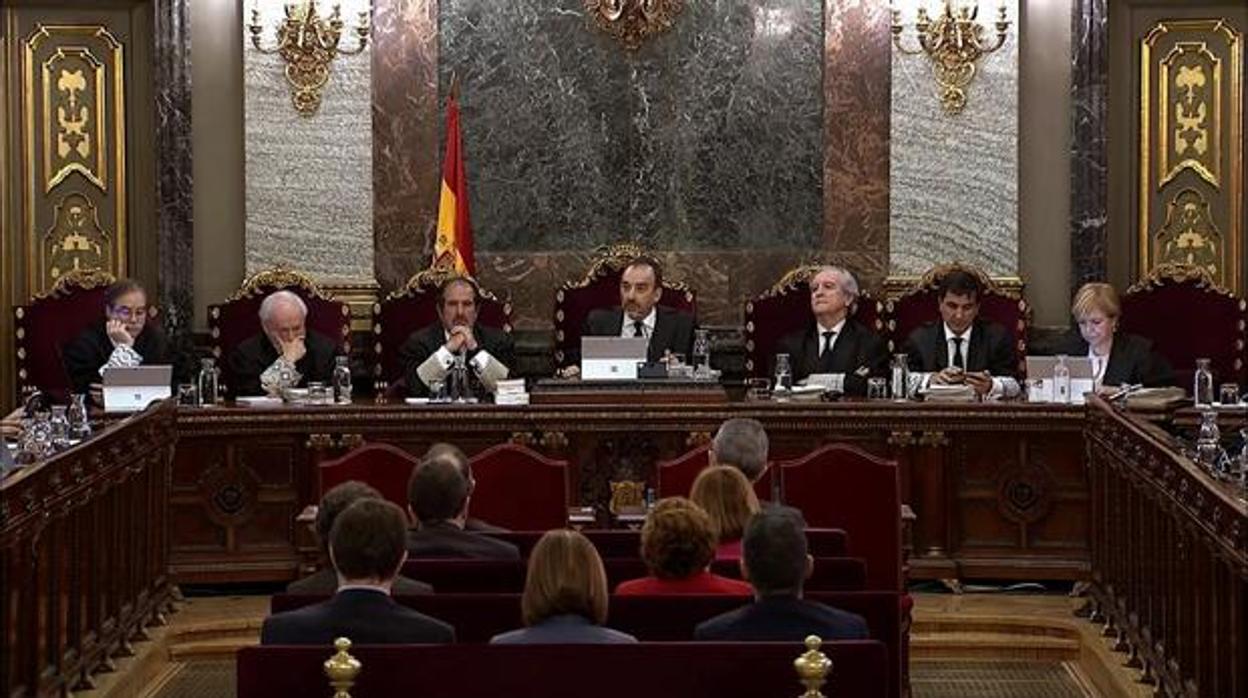 Los miembros del tribunal del «procés» durante el juicio a los doce líderes independentistas