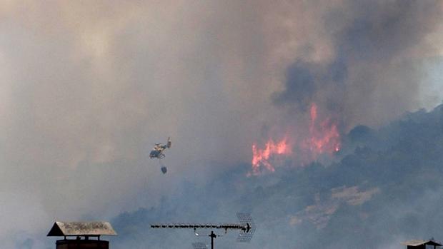 El fuego sin control ha arrasado ya más de 2.000 hectáreas en Cadalso de los Vidrios y Cenicientos