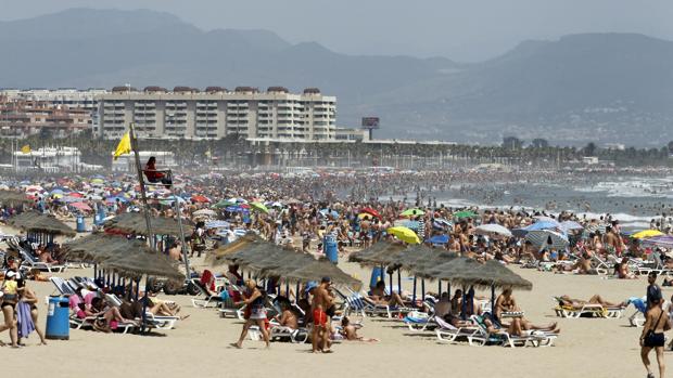 Reabiertas al baño las playas de la Patacona y Port Saplaya Norte de Alboraya