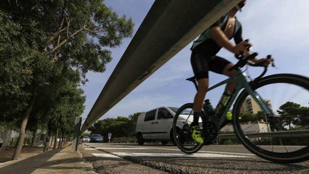 Un ciclista de 66 años muere tras ser atropellado por un coche en Torrevieja