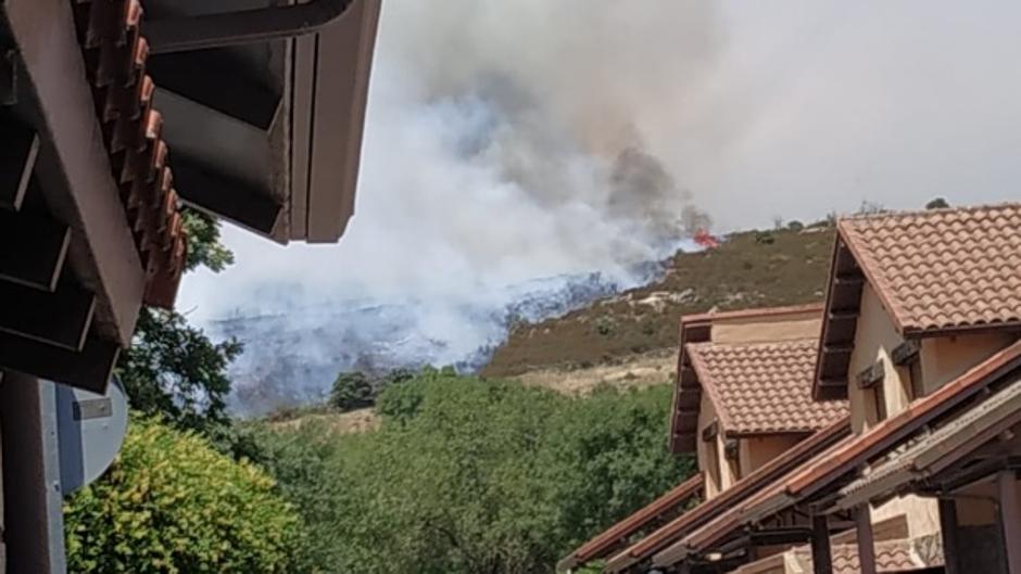 Un nuevo incendio se inicia cerca la localidad madrileña de Navalafuente