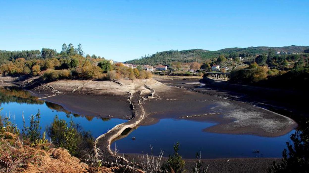 Estado del embalse de Eiras, que abastece a Vigo, durante el episodio de sequía de 2017