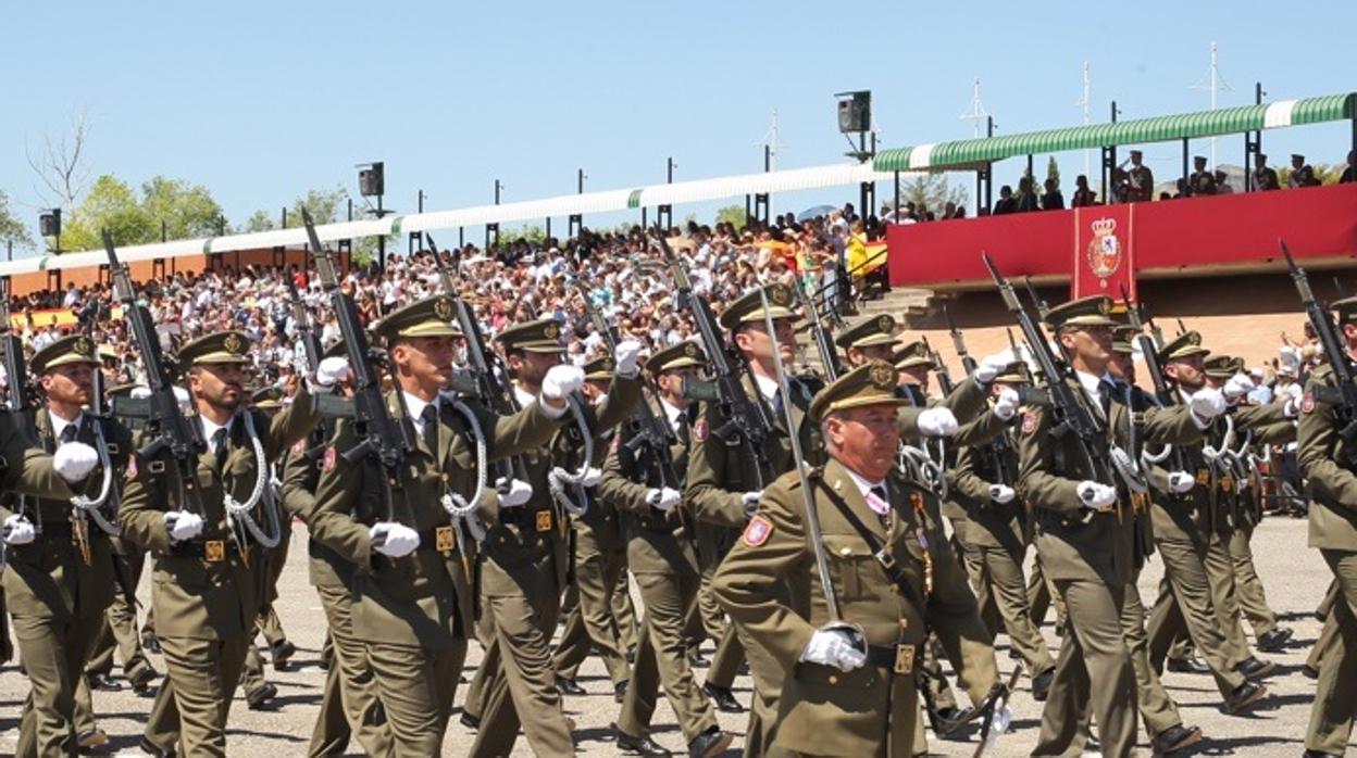 Desfile de nuevos sargentos en una imagen de archivo