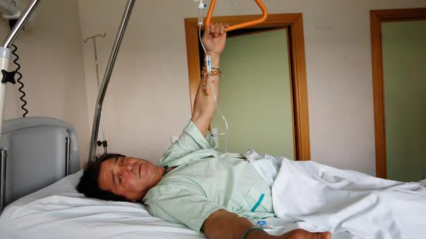 El cirujano Pedro Cavadas opera a El Soro este viernes para salvarle su pierna derecha