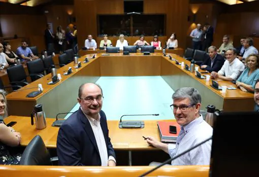 Javier Lambán se reunió este viernes en las Cortes de Aragón con sus diputados regionales y líderes provinciales del PSOE