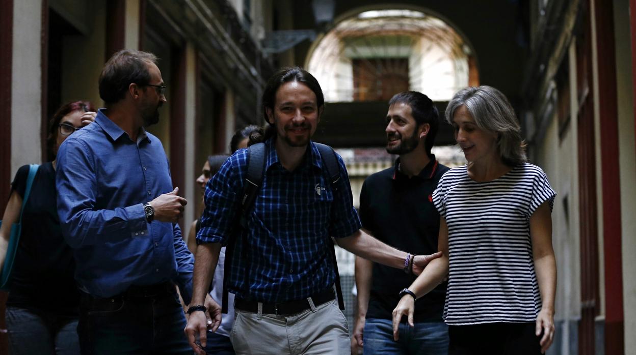 Pablo Iglesias, en una visita a la sede de ICV en Barcelona, en 2015