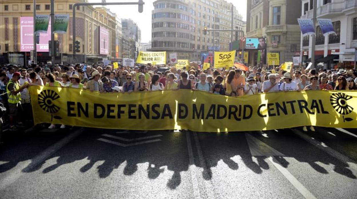 Manifestantes en defensa de Madrid Central, el pasado sábado 29 de junio, en la Gran Vía