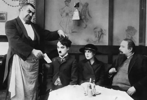 Fotograma del mediometraje «Charlot, emigrante» (1917)