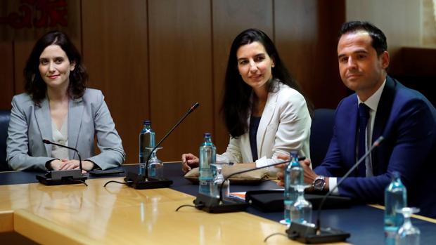 Fracasa la reunión entre PP, Cs y Vox en la Asamblea para intentar desbloquear la investidura