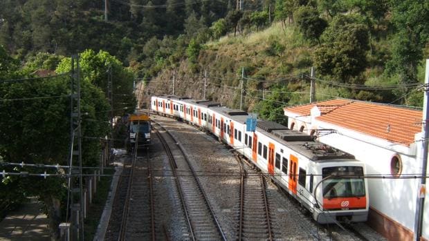 Establecido un servicio alternativo por carretera en la R3 tras descarrilar un tren entre Ribes y Puigcerdà