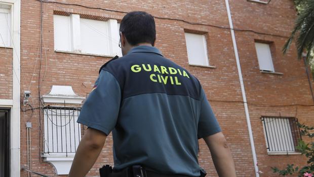 Conceden a una pareja de guardias civiles realizar su servicio en turnos distintos para cuidar de su hijo