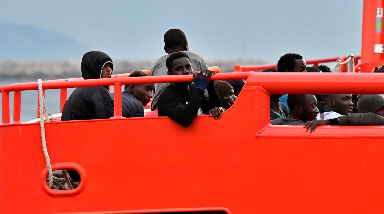 Rescatados 86 inmigrantes a bordo de dos pateras en el mar de Alborán