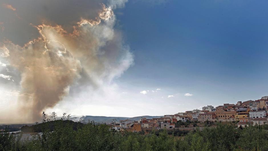 Así ha devorado el fuego 830 hectáreas en unas horas en el incendio forestal de Beneixama (Alicante)