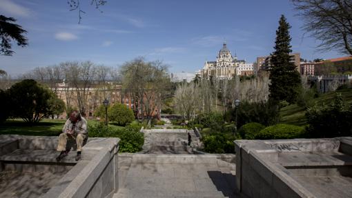 Vista de La Almudena desde los jardines de Las Vistillas