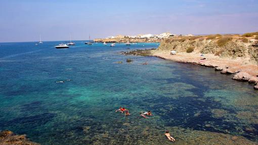 Imagen de archivo de una de las calas de la isla de Tabarca