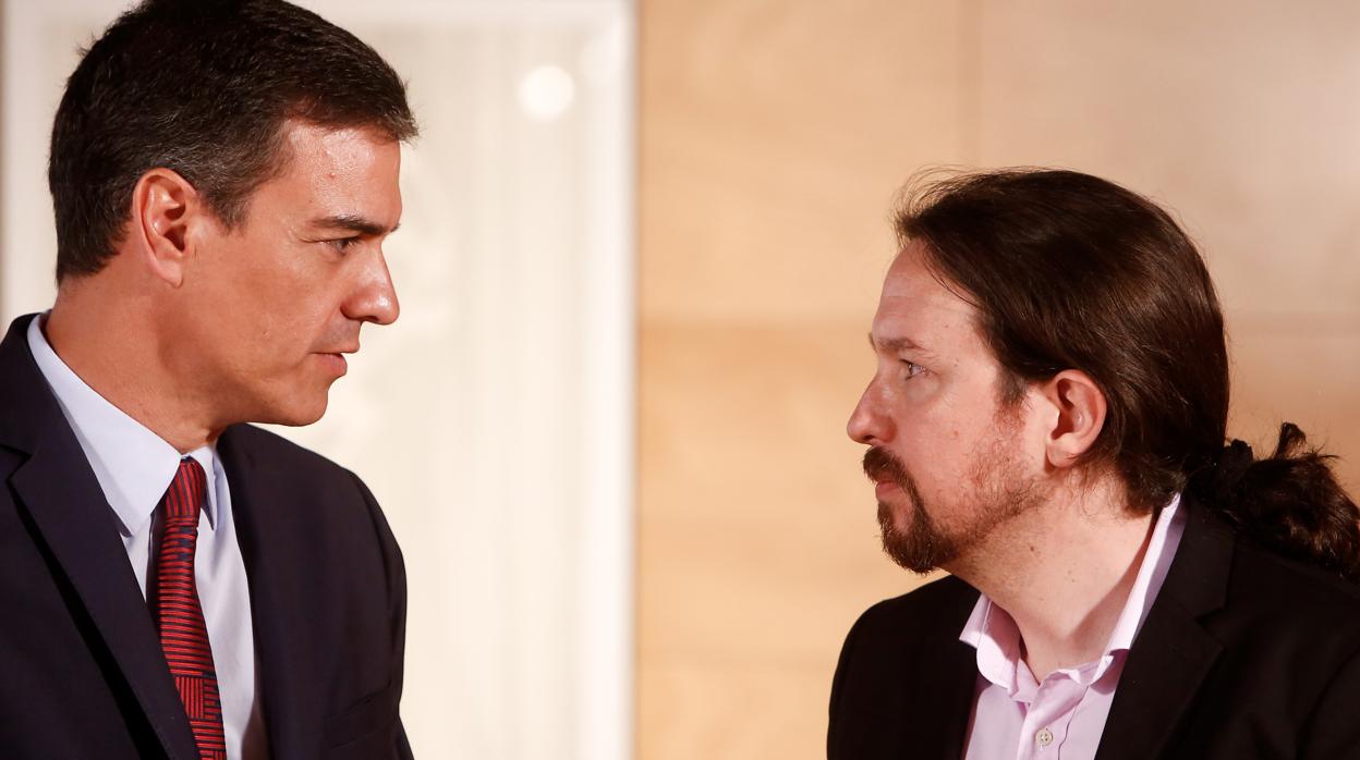 El presidente del Gobierno en funciones, Pedro Sánchez, y el secretario general de Podemos, Pablo Iglesias