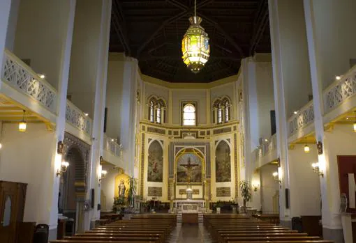 Interior de la parroquia Santa Cristina