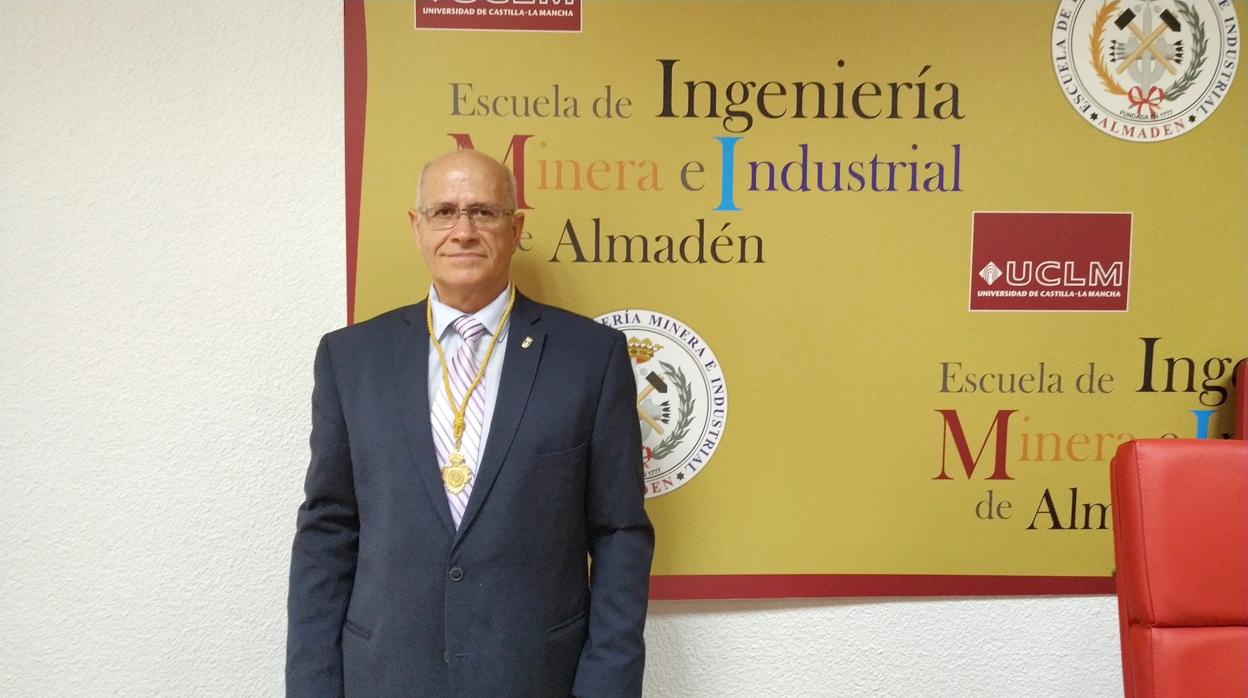 Antonio Ibáñez, el pasado martes, tras recibir el homenaje en la Escuela de Ingeniería Minera de Almadén