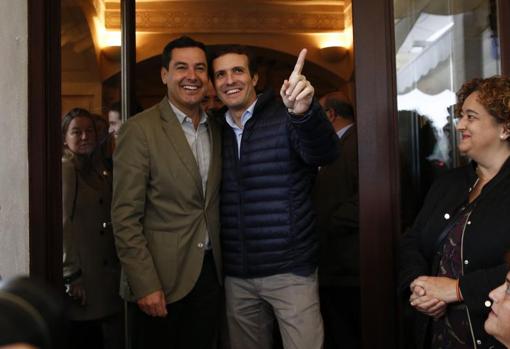Casado junto al Juanma Moreno en la campaña para las elecciones andaluzas
