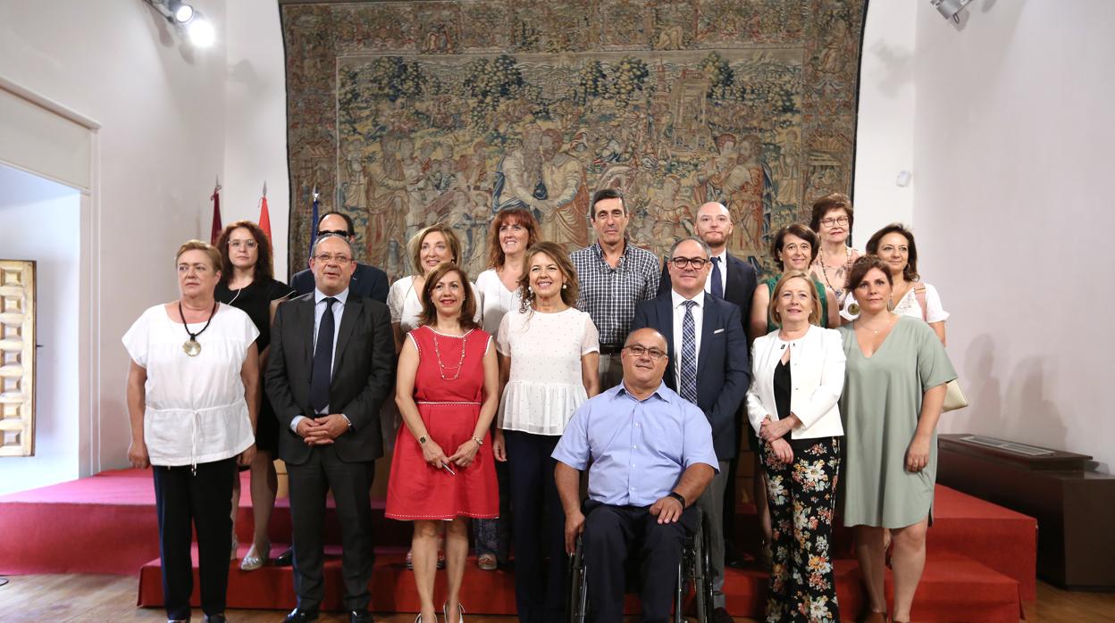 Juan Alfonso Ruiz y Aurelia Sánchez, con los miembros del Cermi