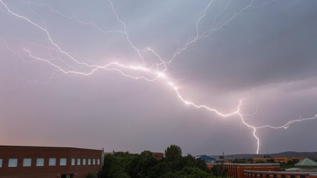 La Guardia Civil evacúa a casi 500 menores en diferentes campamentos por las tormentas