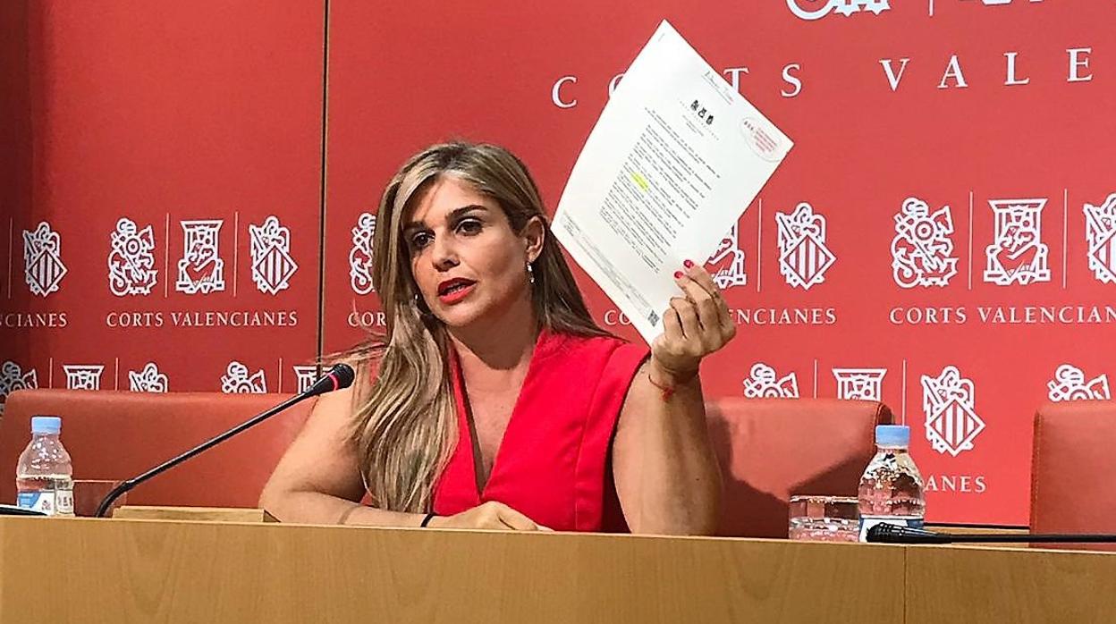 Eva Ortiz, en rueda de prensa, explica que los populares han presentado hoy en el registro de las Cortes un recurso de reposición para poder contar con la documentación de la quita al Grupo Zeta