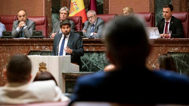 López Miras (PP) pide a Cs y Vox que le acompañen en un «cambio de era» en Murcia