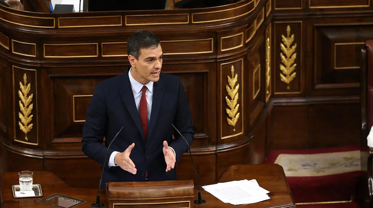El candidato socialista y secretario general del partido, Pedro Sánchez durante su intervención en la segunda jornada de su investidura