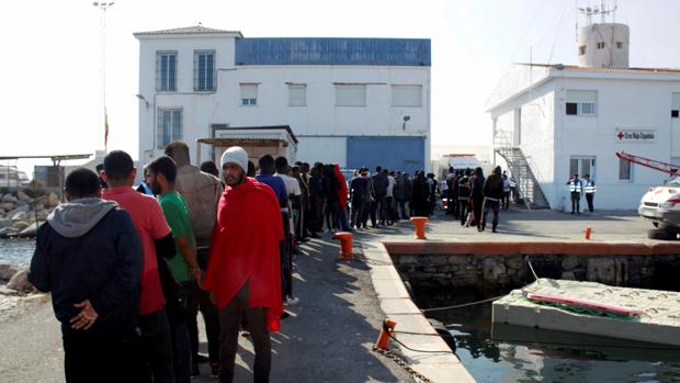 Rescatan a casi 400 inmigrantes de 9 pateras en aguas del Estrecho y el Mar de Alborán