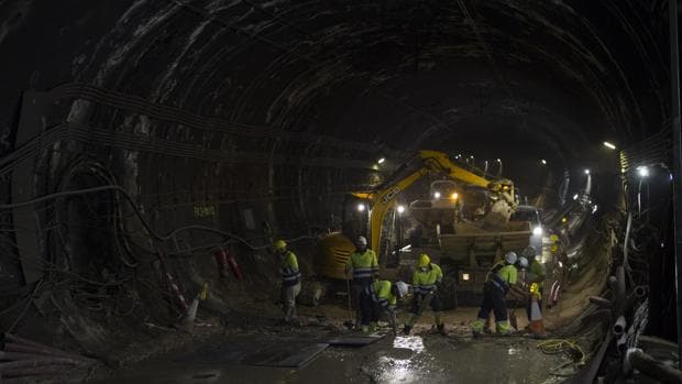 El «túnel de la risa»: el reto de zanjar una compleja obra en cuatro meses